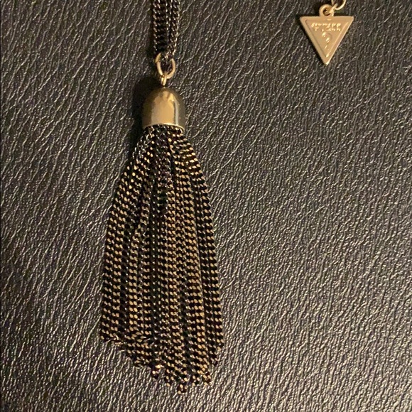Guess long tassel necklace 30” with 2” extender - Picture 4 of 7